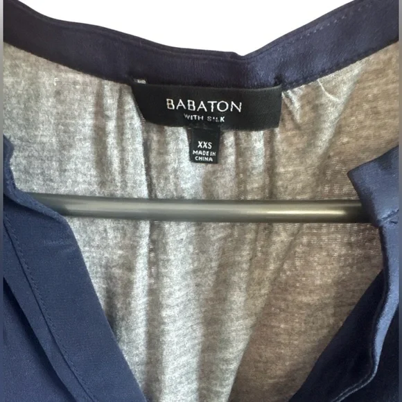 BABATON Women’s XXS Navy Grey Short Sleeve V-Neck Blouse - Picture 2 of 3